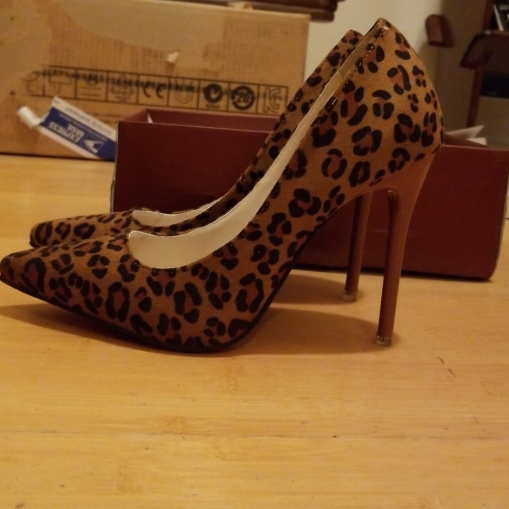 Leopard Heels - Picture 4 of 4